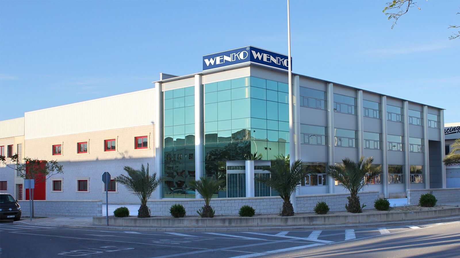 Das Gebäude der Tochtergesellschaft in Spanien Das Gebäude der Tochtergesellschaft in Spanien